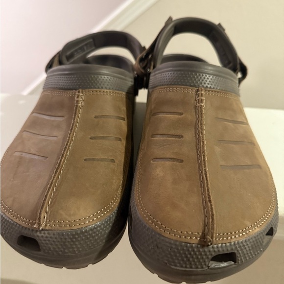 Crocs Men's Brown Leather Casual  Clogs Sz 13 - Picture 3 of 9